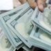 Dólar sobe para R$ 5,06; bolsa cai com IPCA-15 e recuo do petróleo