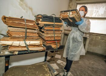 Arquivo Público do RJ retira documentos históricos do antigo prédio do IML