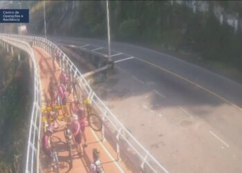 Ciclistas furam bloqueio de segurança na Ciclovia Tim Maia; VÍDEO