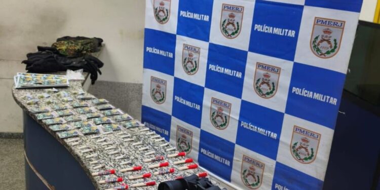 Jovem é preso com arma e drogas em Barra Mansa